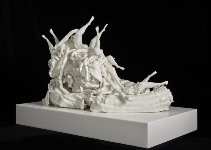 Rachel Kneebone - Trapi i Meduzës VII - 2015 Porcelam, Korian dhe ngjitës (56 × 44 × 79 cm)